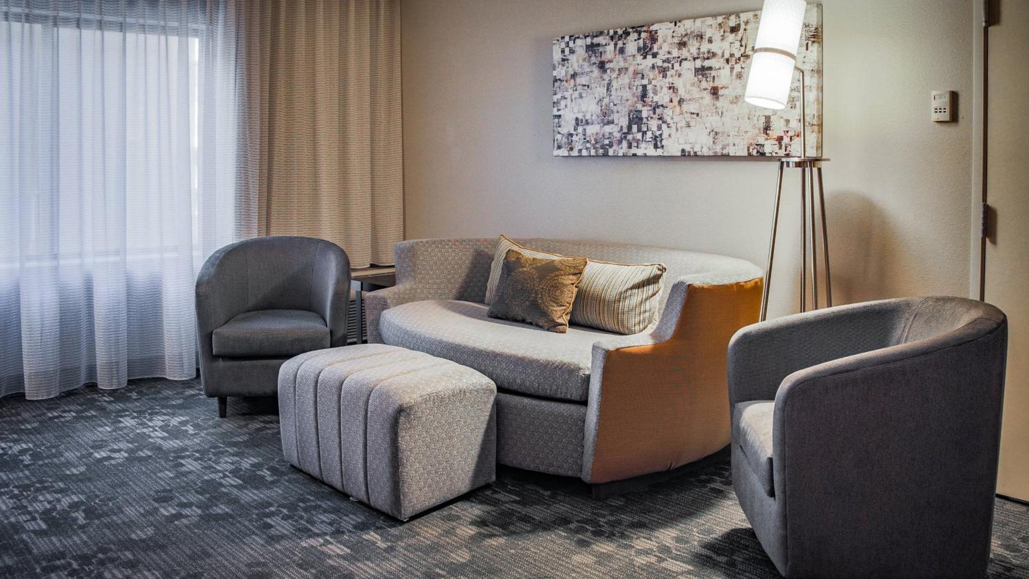 Courtyard By Marriott Norman Hotell Exteriör bild