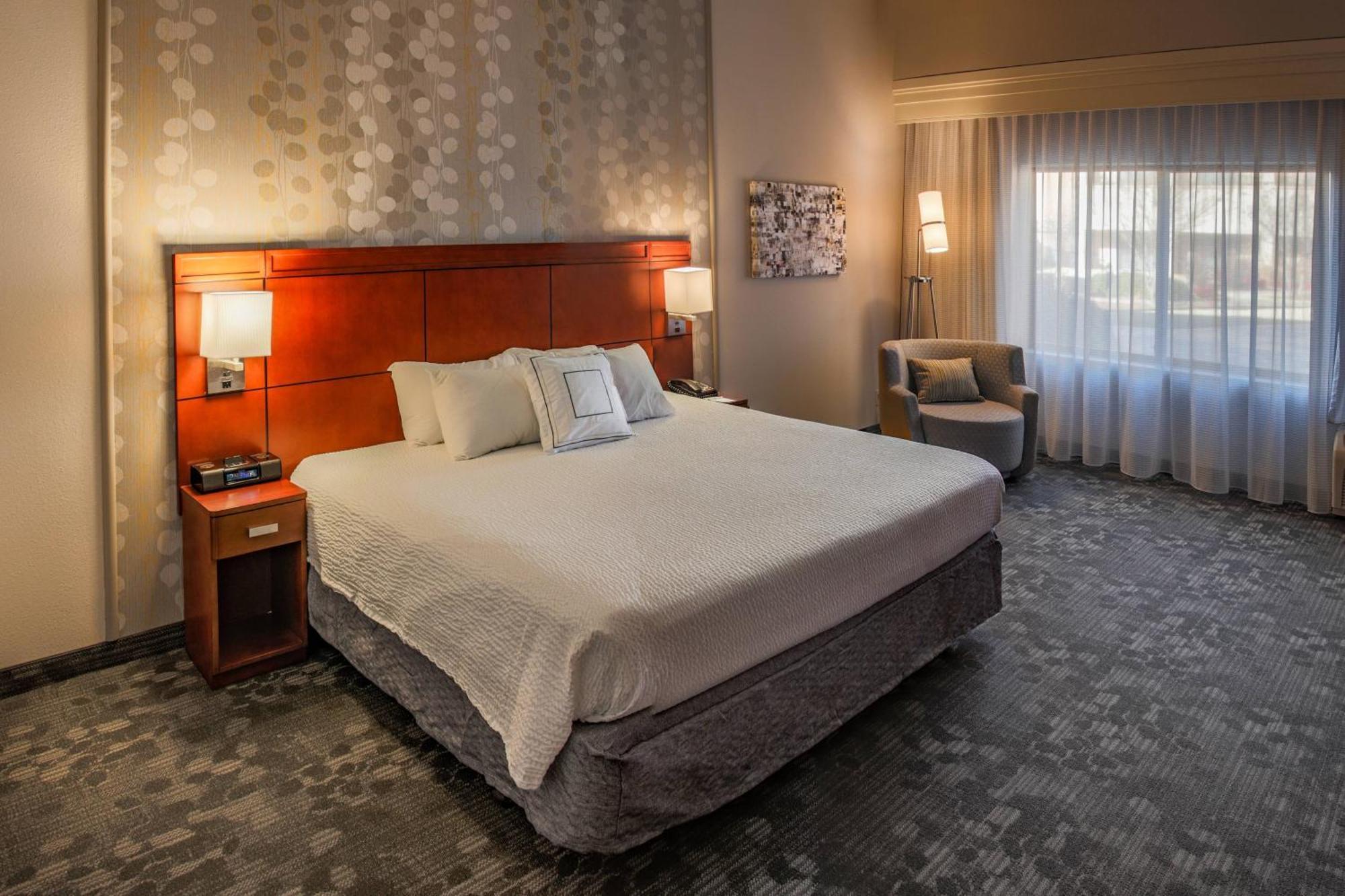 Courtyard By Marriott Norman Hotell Exteriör bild