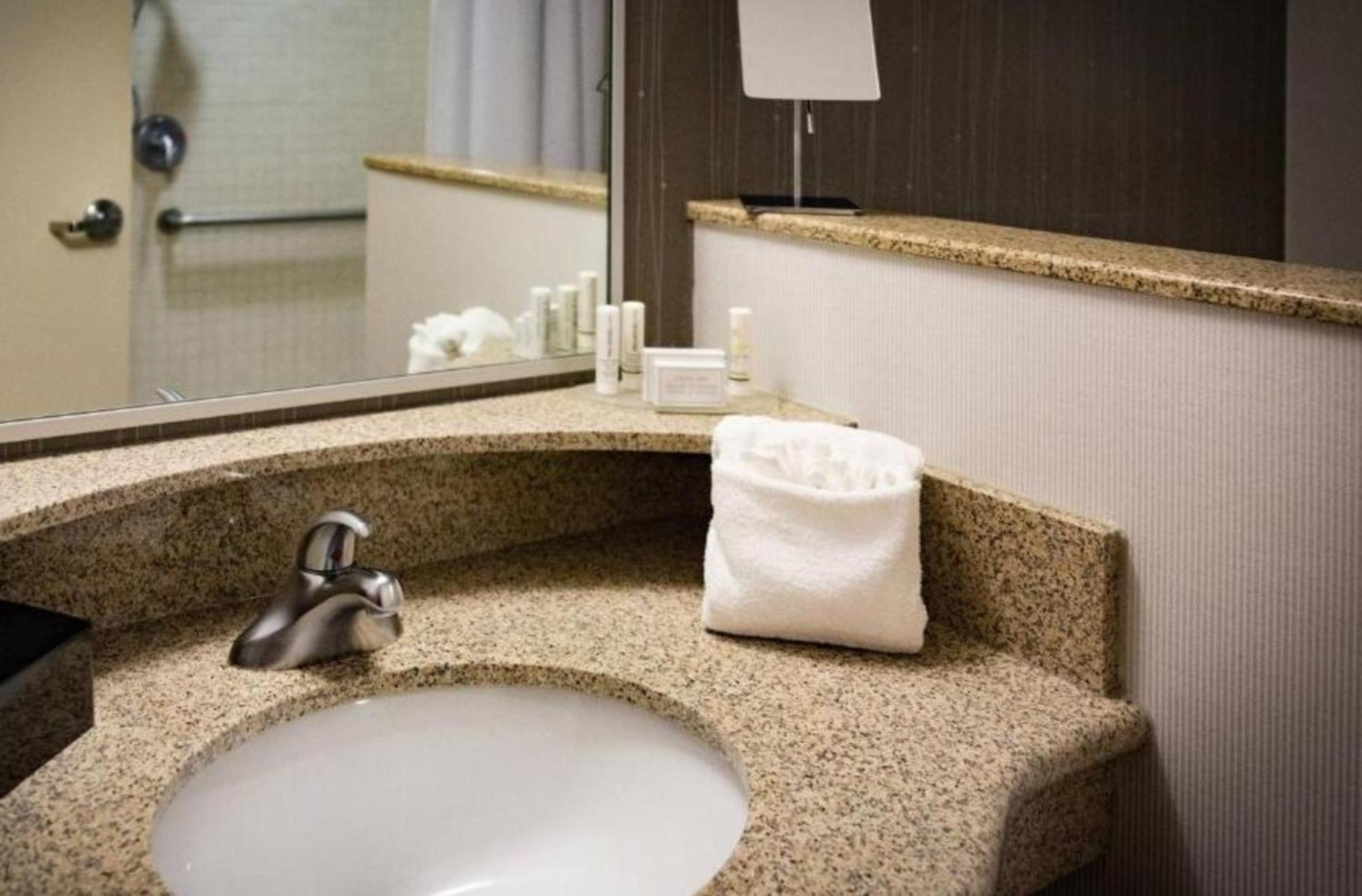 Courtyard By Marriott Norman Hotell Exteriör bild