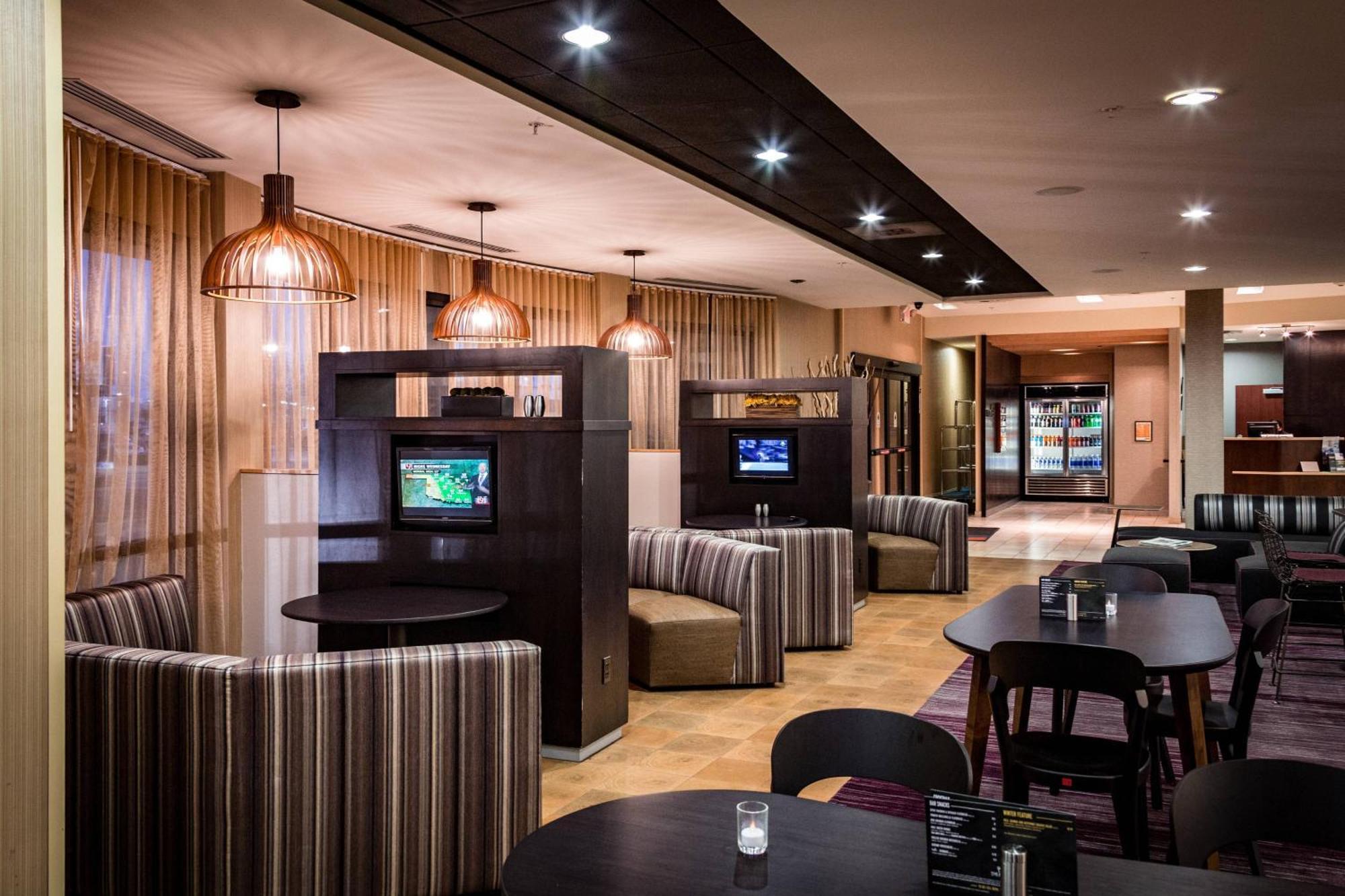 Courtyard By Marriott Norman Hotell Exteriör bild