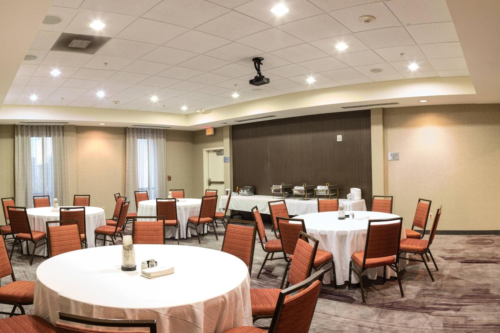 Courtyard By Marriott Norman Hotell Exteriör bild
