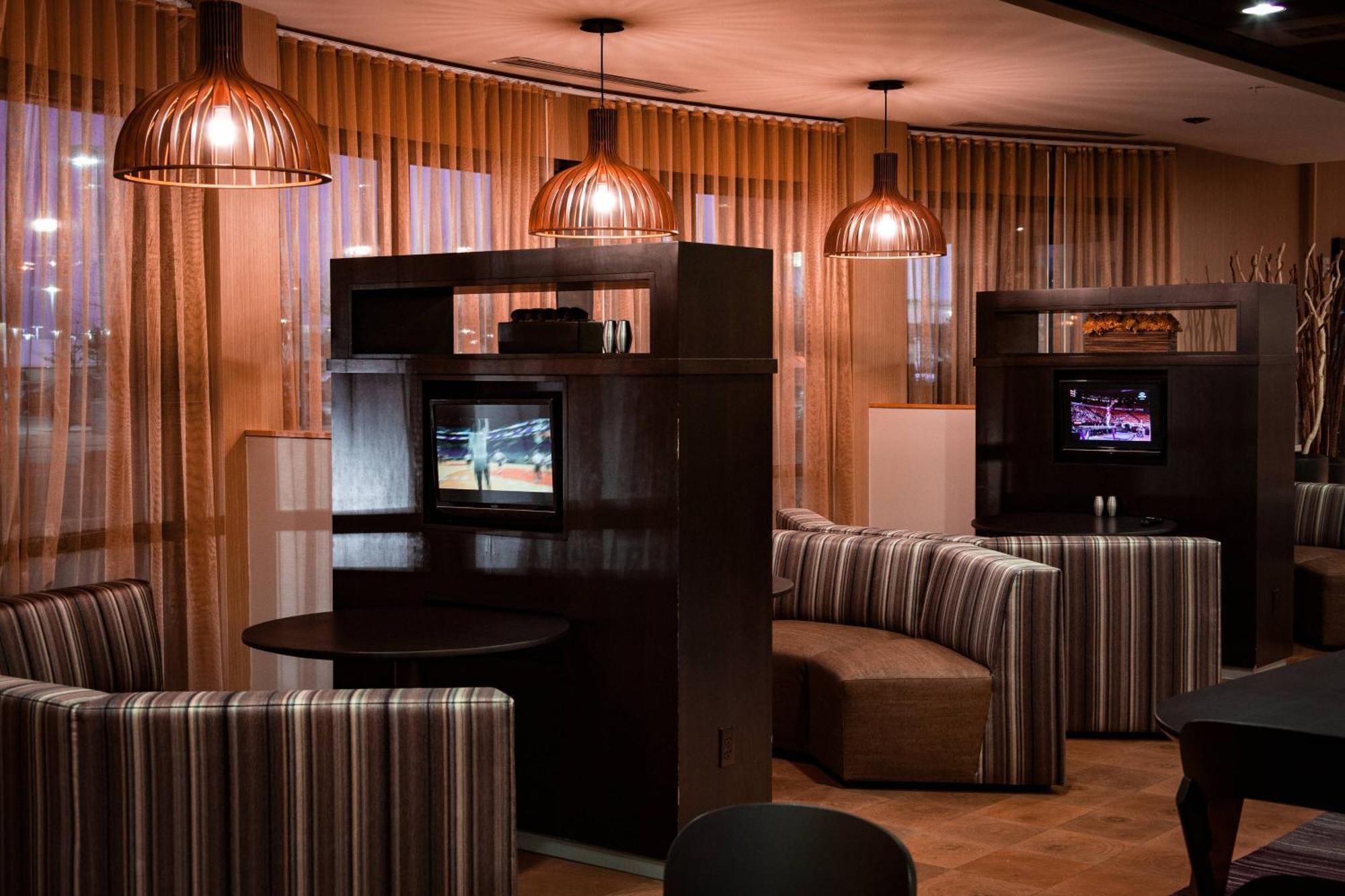 Courtyard By Marriott Norman Hotell Exteriör bild