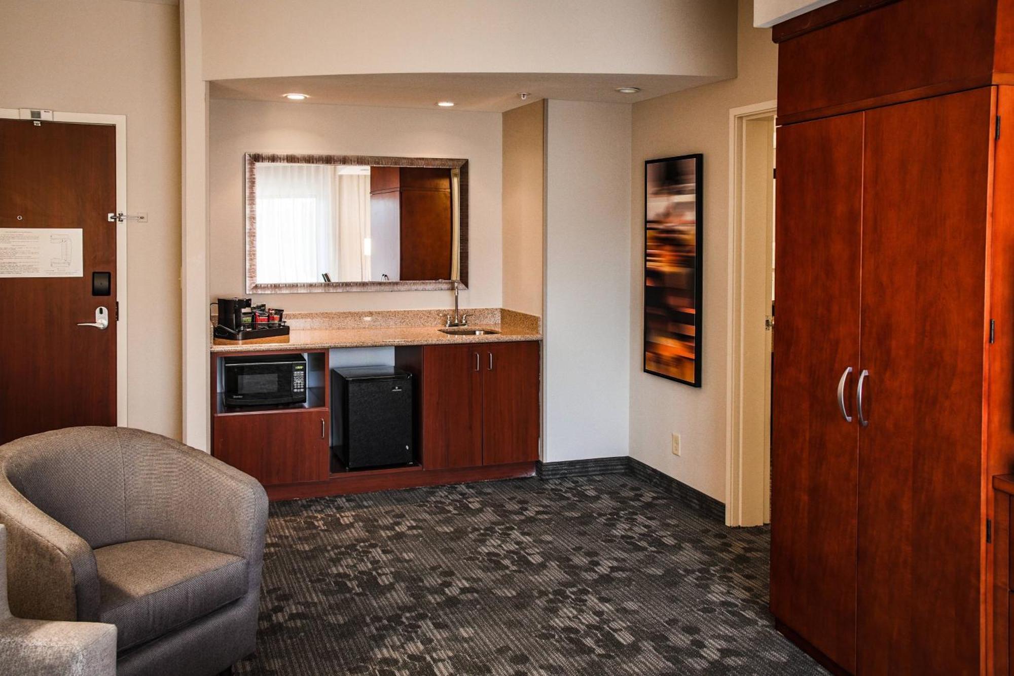 Courtyard By Marriott Norman Hotell Exteriör bild