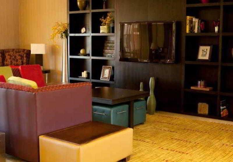 Courtyard By Marriott Norman Hotell Inreriör bild